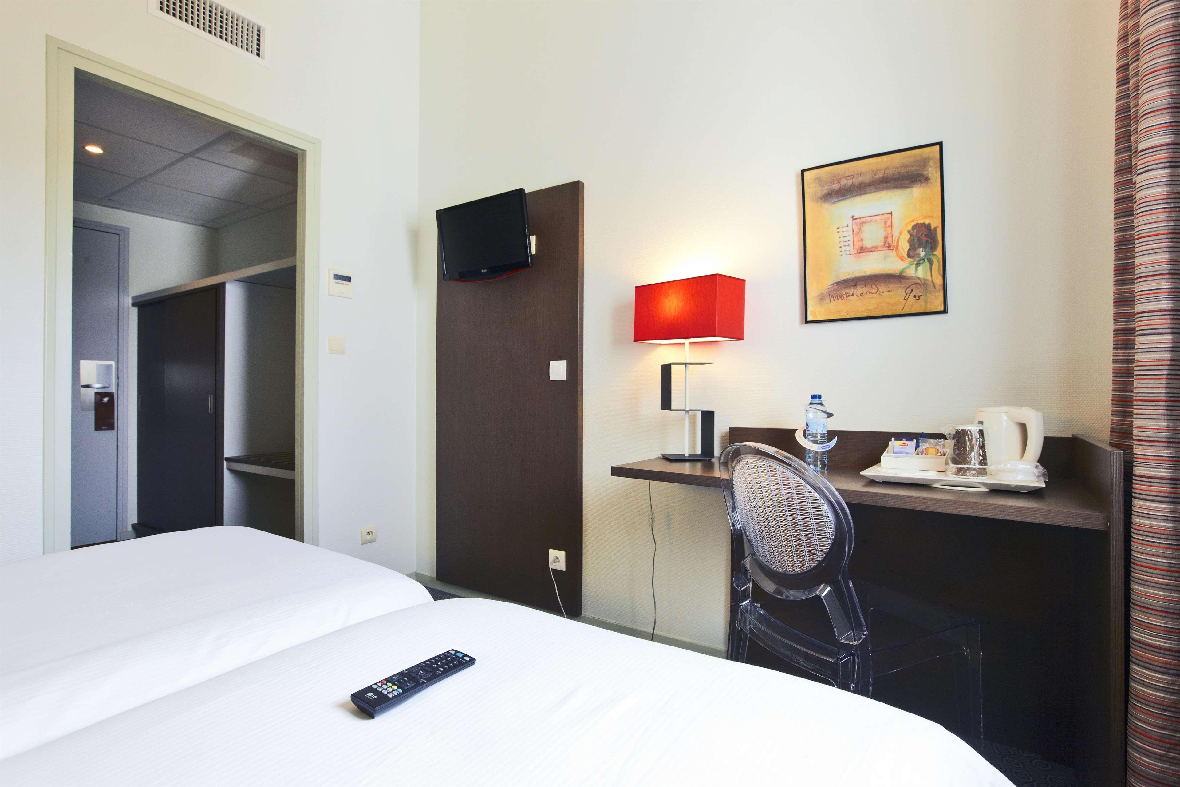 Hotel Kyriad La Rochelle Centre Ville Bagian luar foto