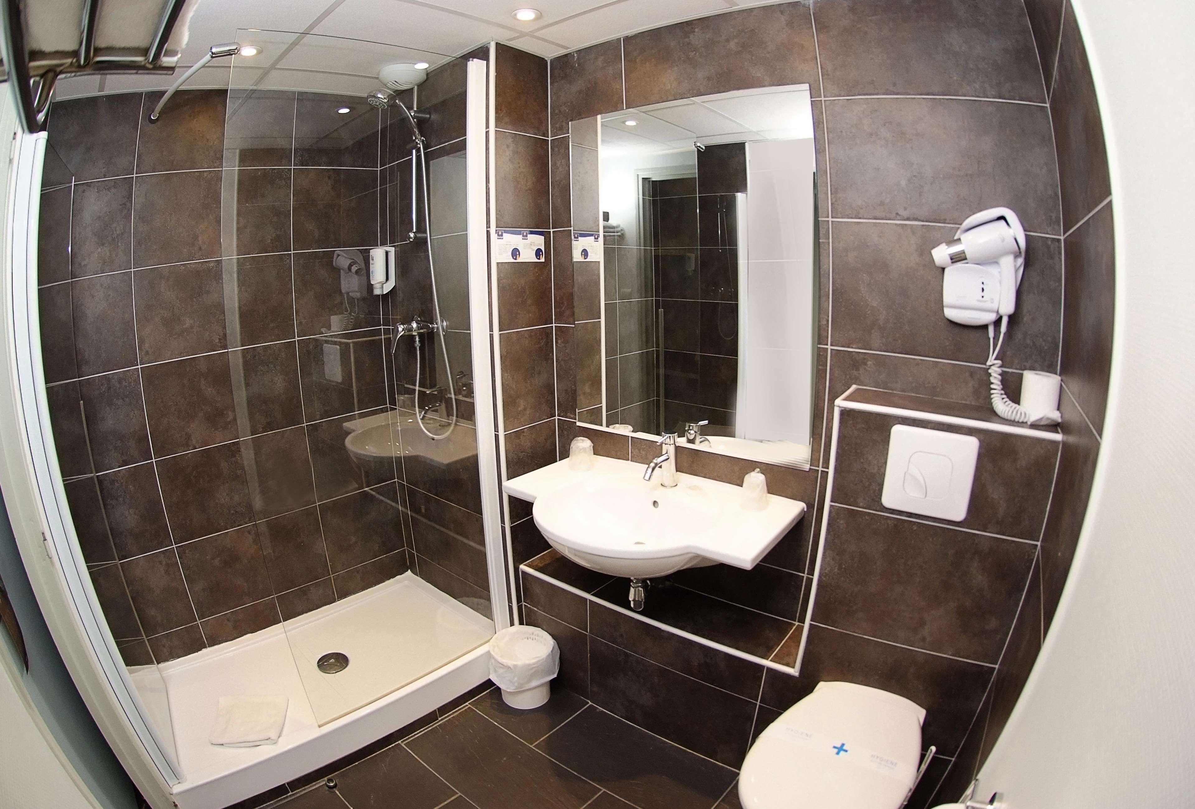 Hotel Kyriad La Rochelle Centre Ville Bagian luar foto
