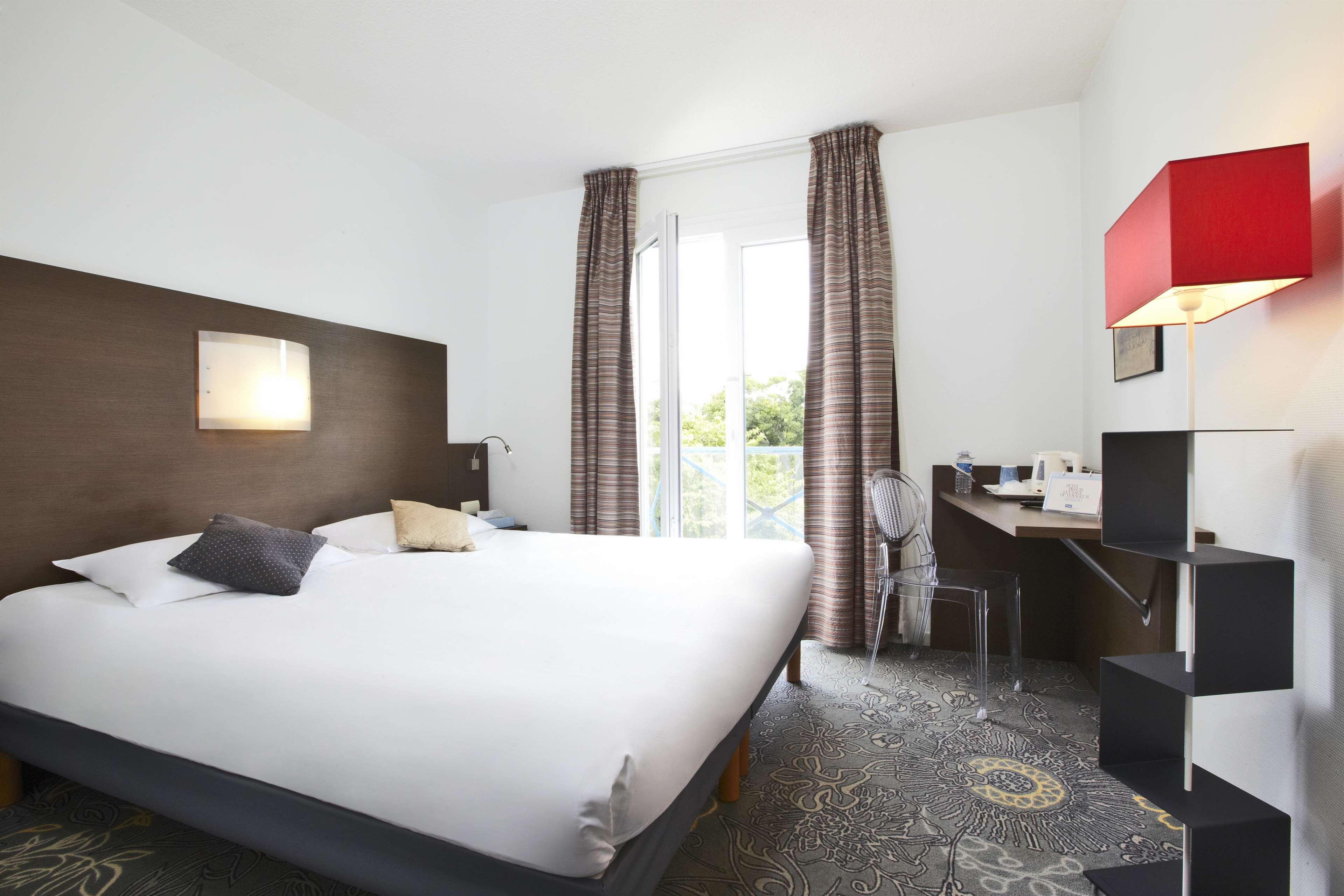 Hotel Kyriad La Rochelle Centre Ville Bagian luar foto