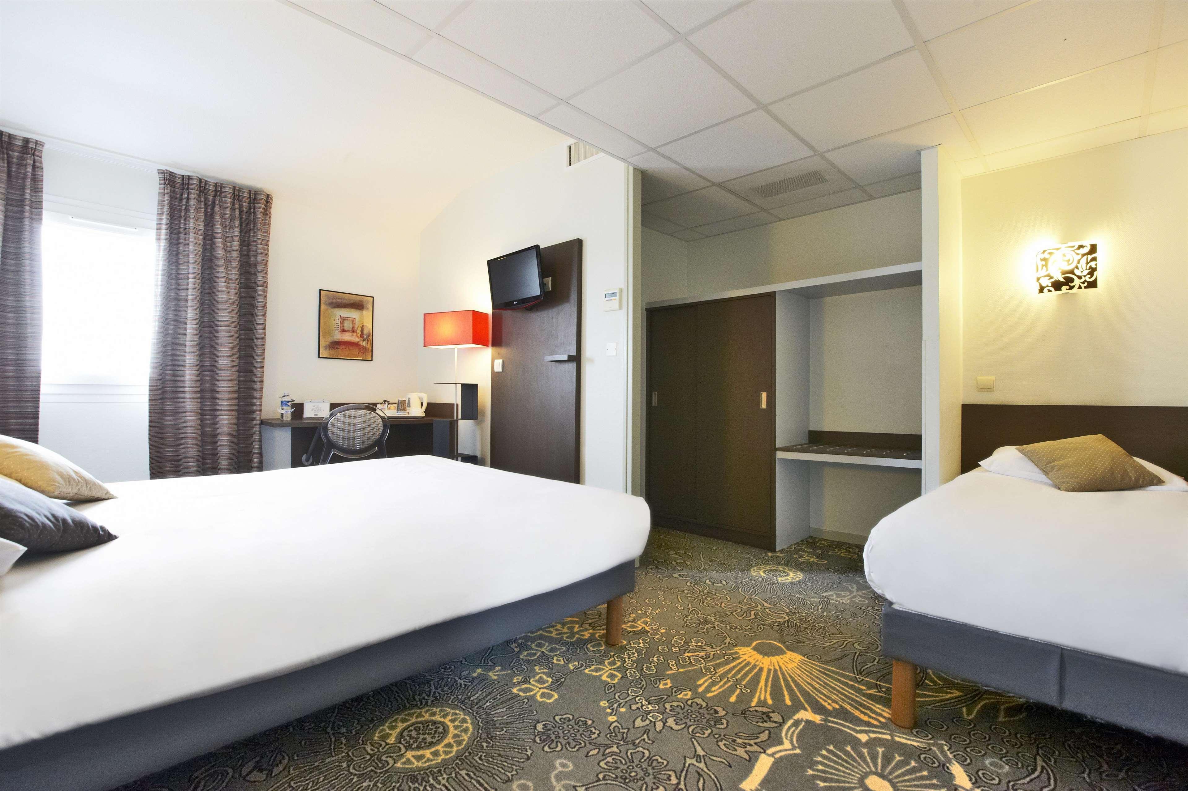 Hotel Kyriad La Rochelle Centre Ville Bagian luar foto